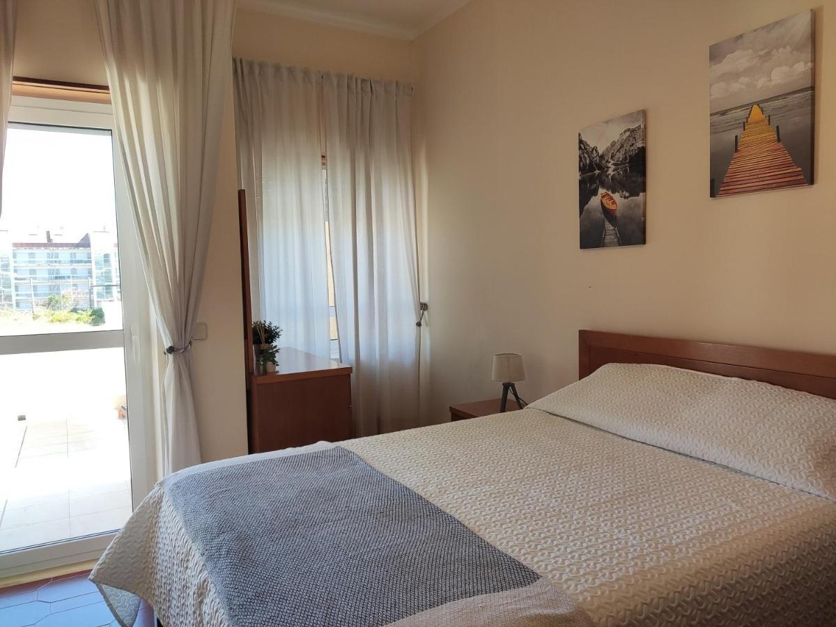 Apartment By The Beach! With Large Balcony! Sao Martinho do Porto Luaran gambar