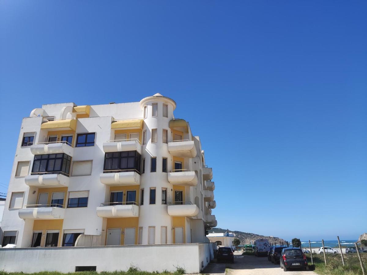 Apartment By The Beach! With Large Balcony! Sao Martinho do Porto Luaran gambar