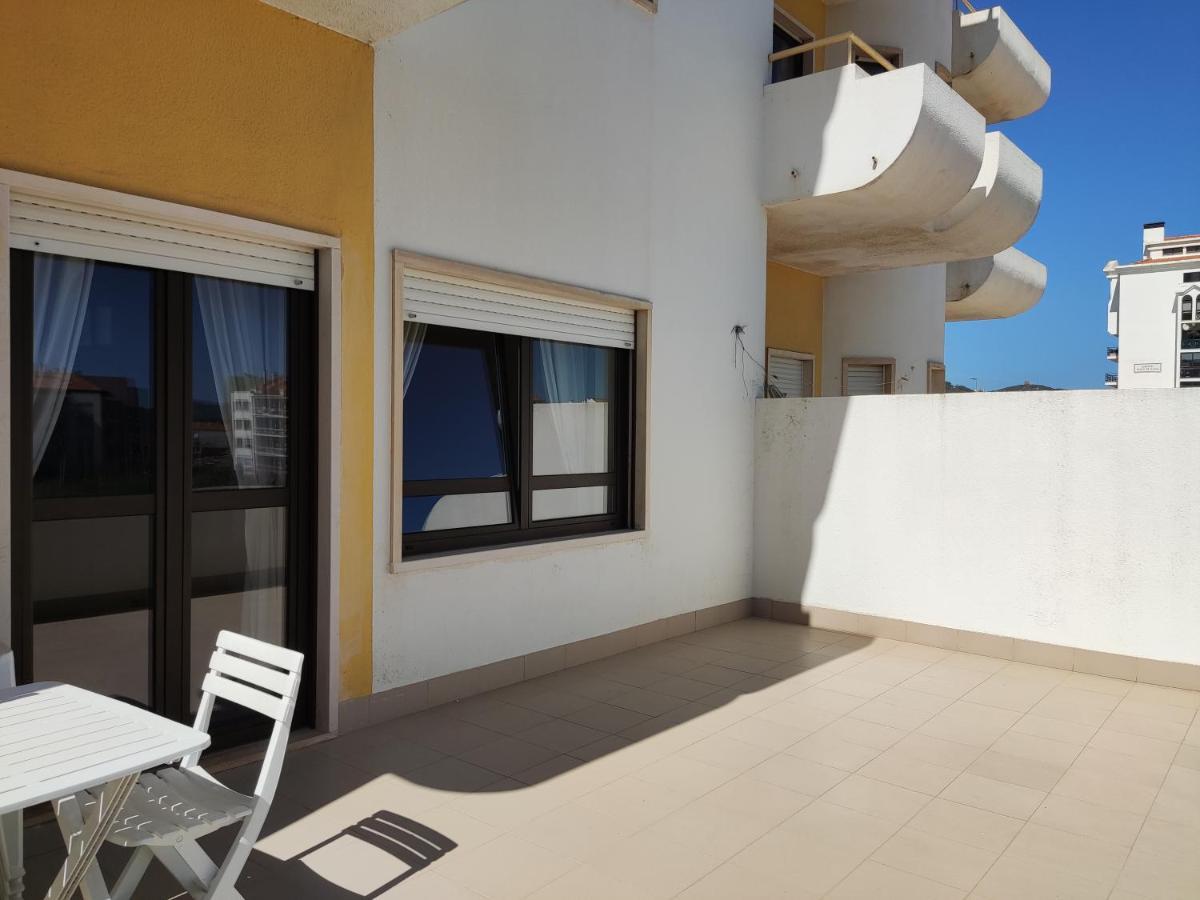 Apartment By The Beach! With Large Balcony! Sao Martinho do Porto Luaran gambar